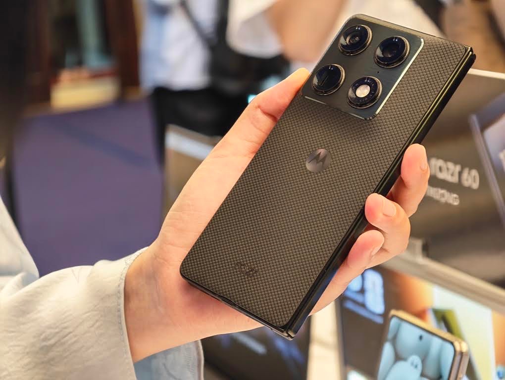 Motorola Razr Fold giá gần 50 triệu: Công nghệ đỉnh nhưng có đáng nâng cấp?