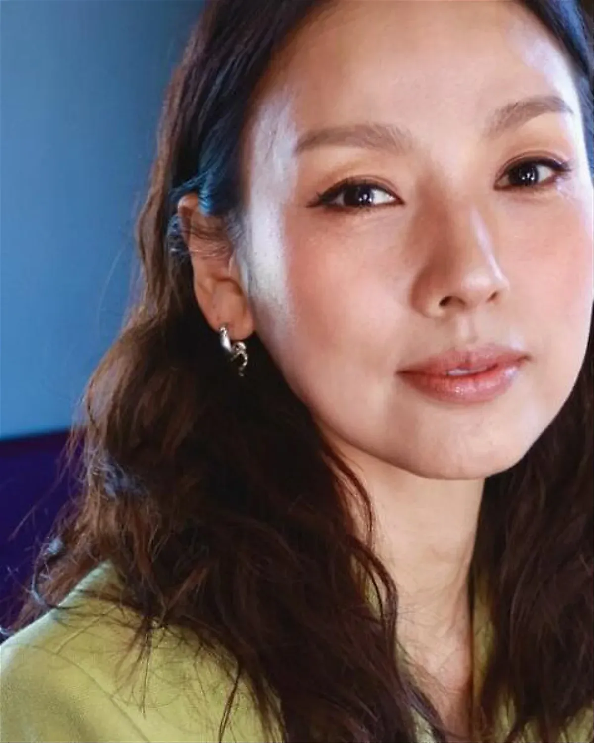 Lông mày dày của Lee Hyori và bước ngoặt xu hướng trang điểm sao Hàn