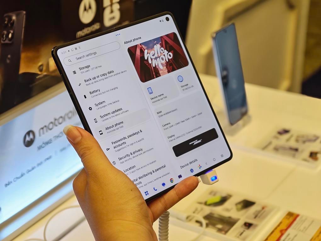 Motorola Razr Fold giá gần 50 triệu: Công nghệ đỉnh nhưng có đáng nâng cấp?