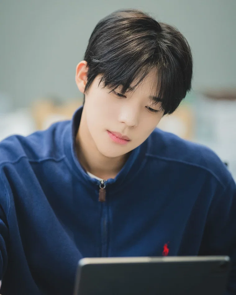 Netflix Công Bố Dàn Diễn Viên Tươi Mới Cho Rom-Com Thanh Xuân 'Không Được Yêu Thương'