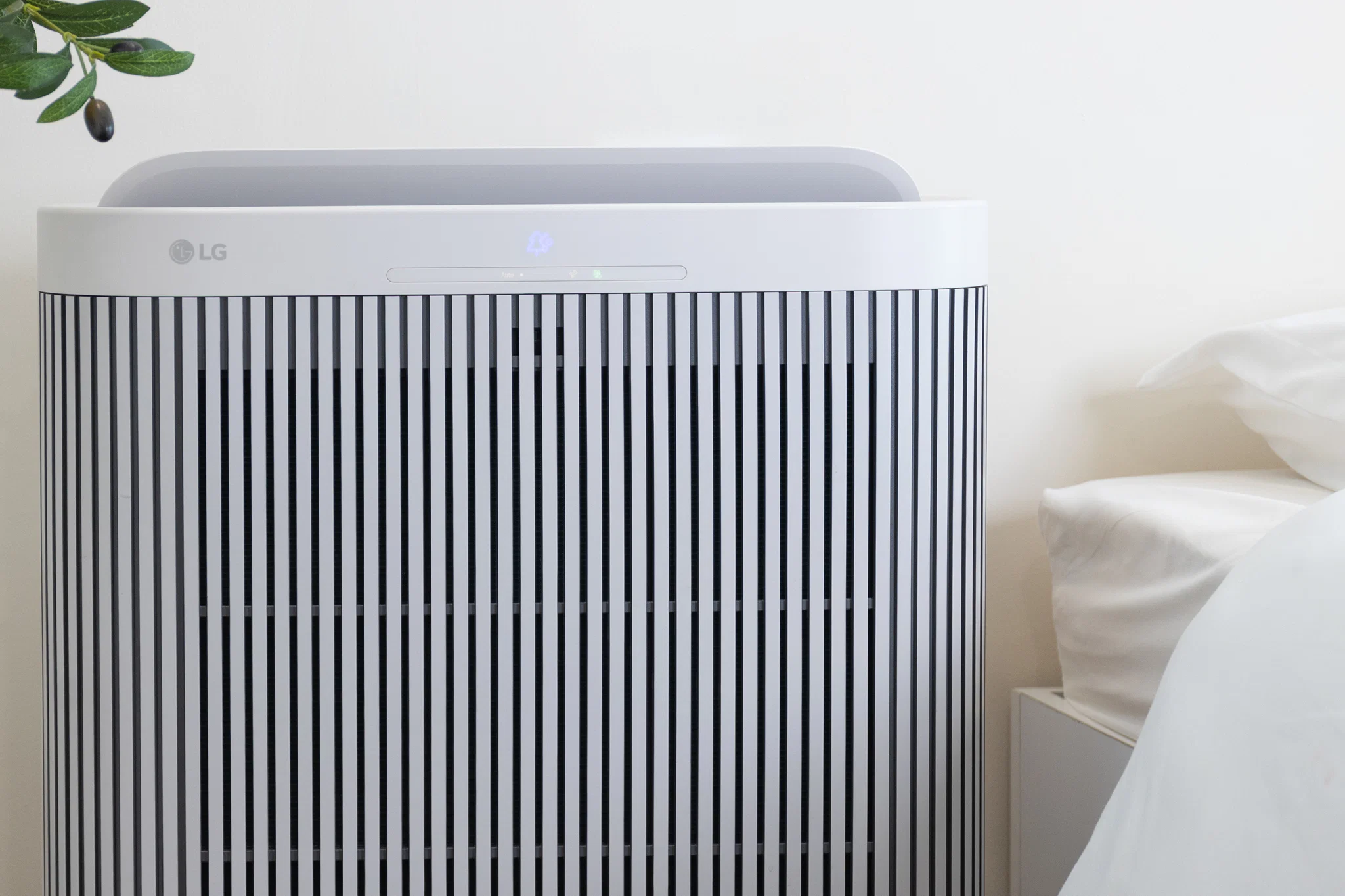 LG PuriCare WallFit: máy lọc không khí mỏng sát tường với AI Mode thông minh