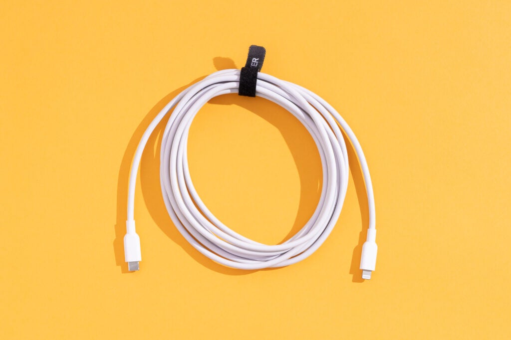 Bộ sạc 100W có quá mạnh cho MacBook Air hay không?