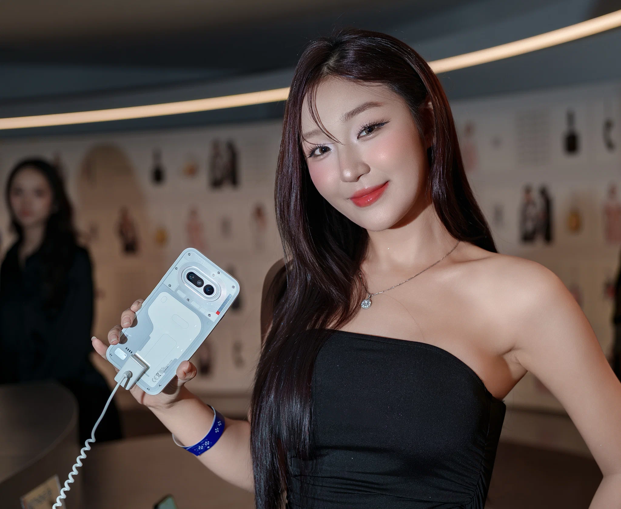 Nothing Phone (4a): Thiết kế Glyph có đủ sức khuấy đảo tầm trung?