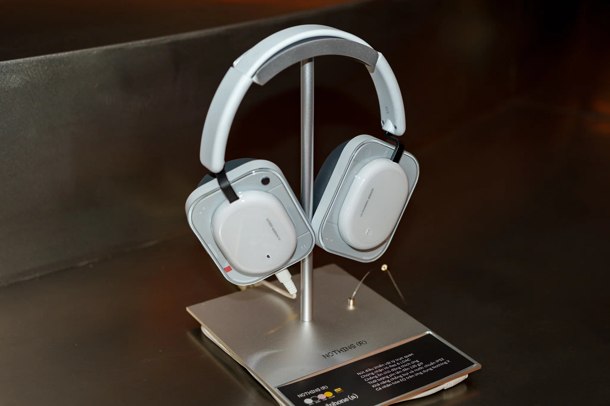 Nothing Headphone (a): tai nghe pin 135 giờ và tham vọng mới ở Việt Nam