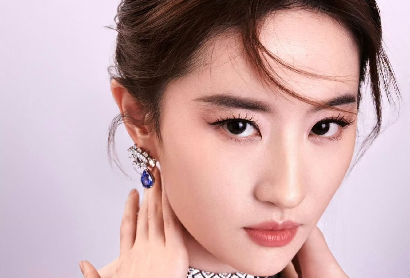 Từ sao phim đến hoa hậu: khi mặt mộc trở thành chuẩn đẹp mới