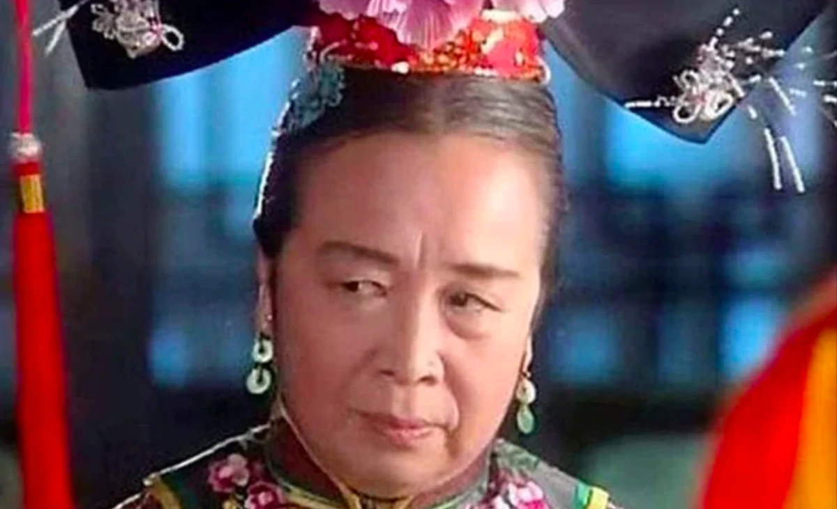 Từ Dung ma ma bị ném trứng đến cụ bà 90 tuổi khỏe mạnh