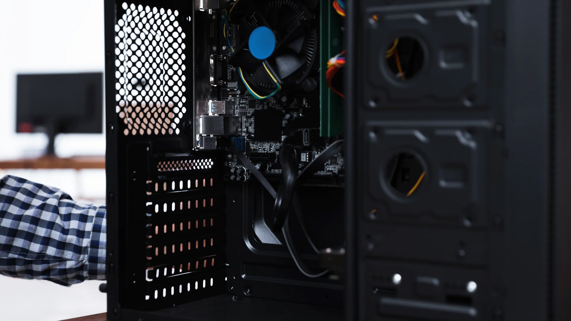 Prebuilt vs. DIY Gaming PC Under $1,000: Which Path Saves You Headaches?