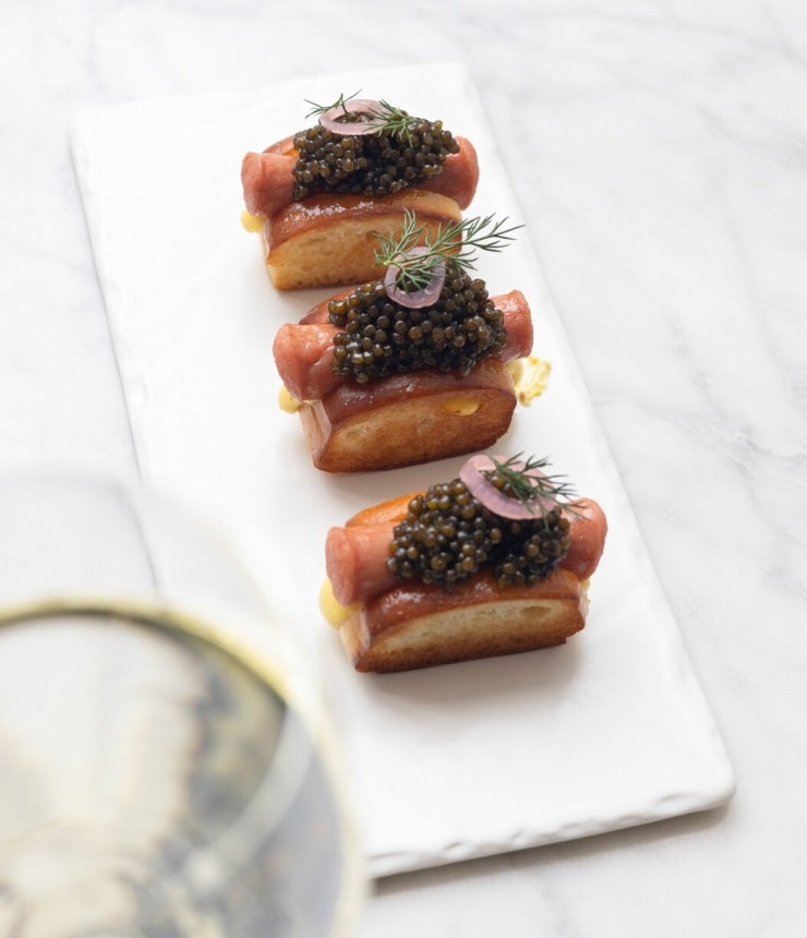 Hot dog phủ lá vàng 24K và cuộc nổi dậy của fine dining bình dân
