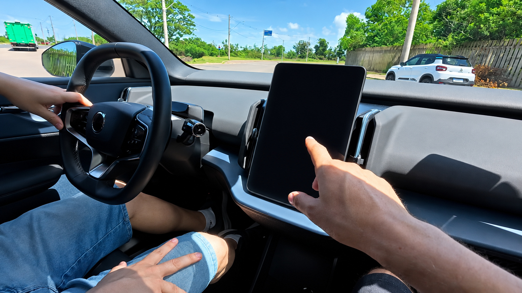 Volvo EX30 Software Failures Expose a Premium EV Reliability Gap