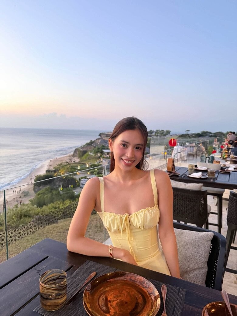 Bí quyết trang điểm như không của Tiểu Vy cho vẻ đẹp tối giản