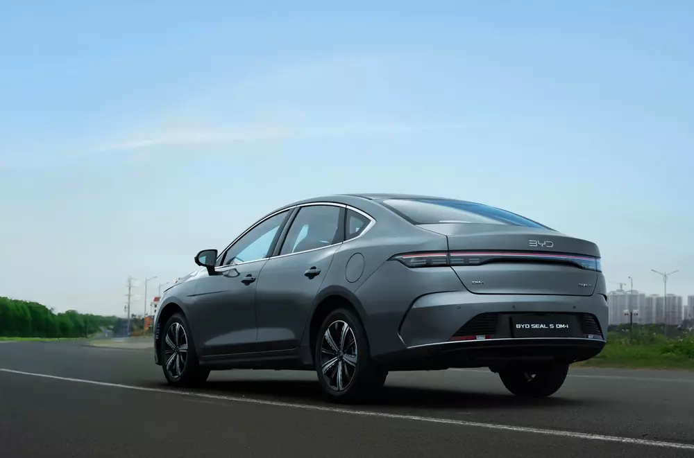Xe điện có thực sự tiết kiệm chi phí so với xe xăng?