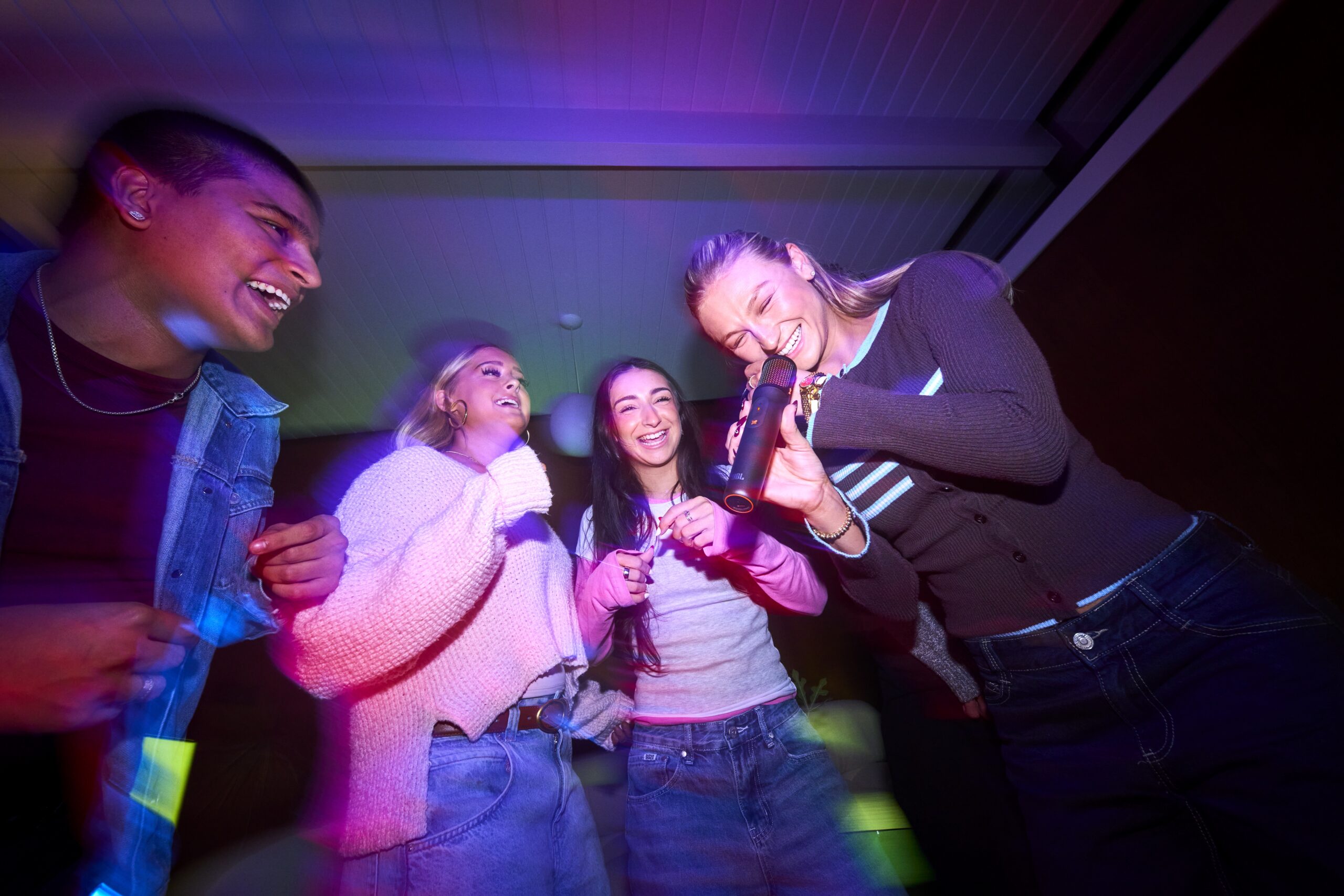 Mikrofon Karaoke AI: Revolusi Praktik Menyanyi di Rumah