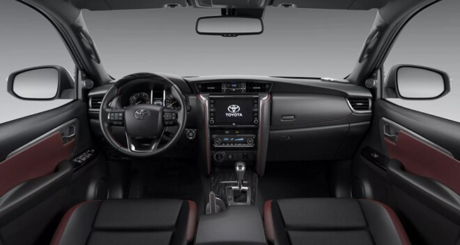 Toyota Fortuner: Động cơ Euro 5, công nghệ an toàn mới và giá lăn bánh