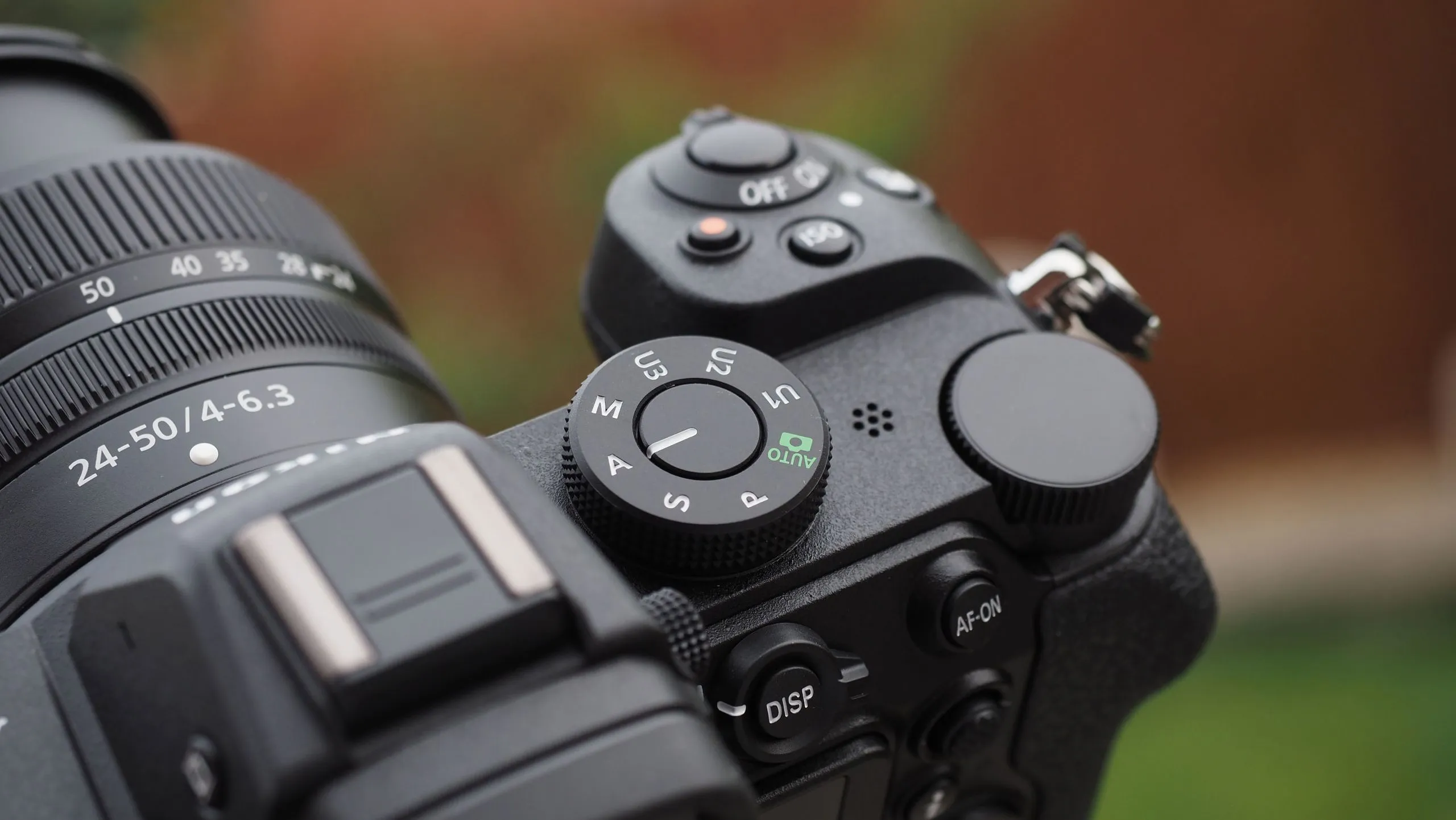 Chuyển sang mirrorless full-frame ngân sách mà vẫn thông minh