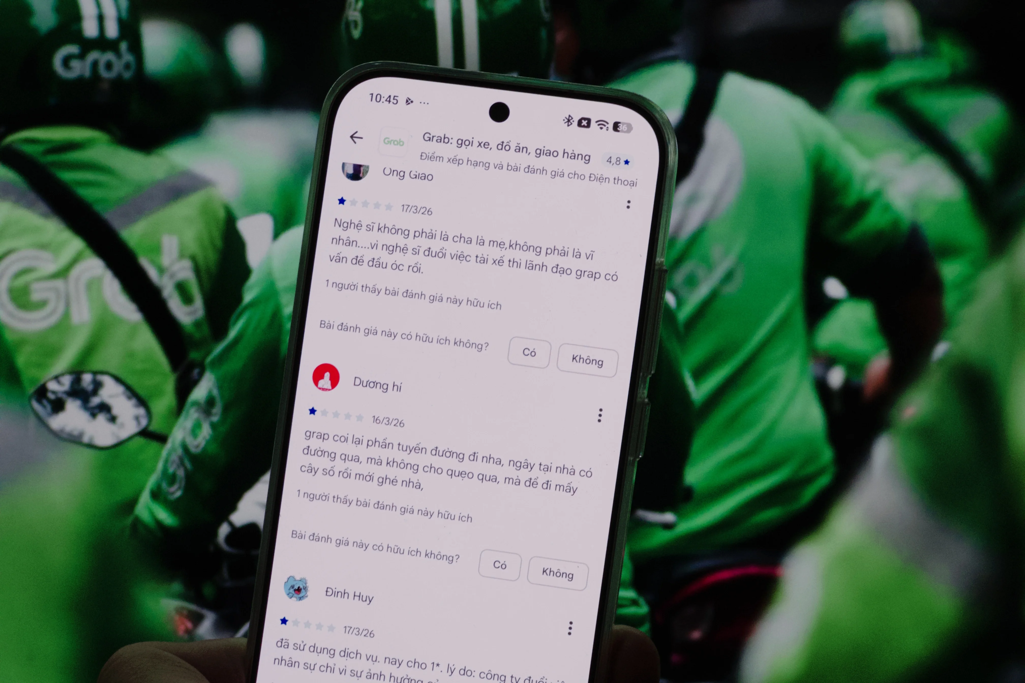 Grab vẫn vững 4,8 sao giữa bão 1 sao: thuật toán đang cứu ai?