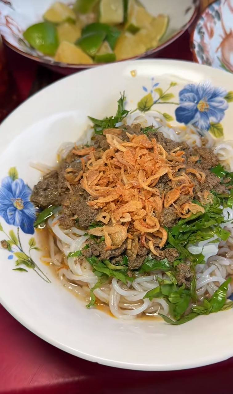 Bánh căn 500 đồng, bún 5.000 đồng: truyền thuyết hay sự thật ở Tân Phụng?