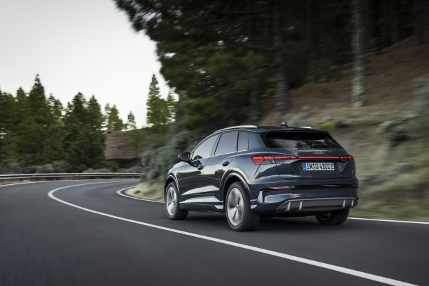 Audi Q4 e-tron Harga Turun: Patut Tinggal atau Lawan BMW iX1 dan Mercedes GLA?