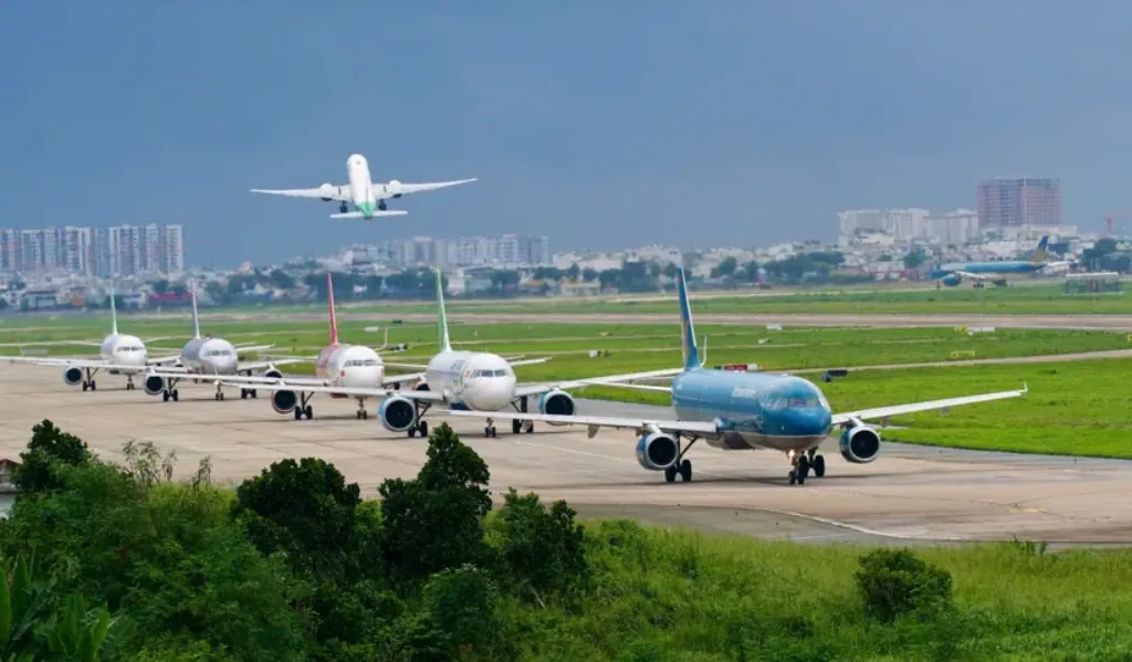 Sân bay trước làn sóng xâm phạm từ diều đến drone