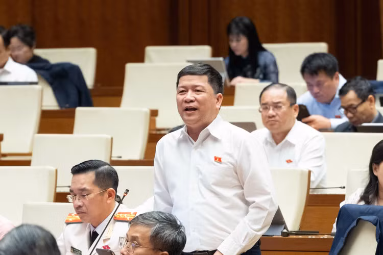 Cải tạo chung cư cũ: bảo vệ mái nhà cho người thu nhập thấp