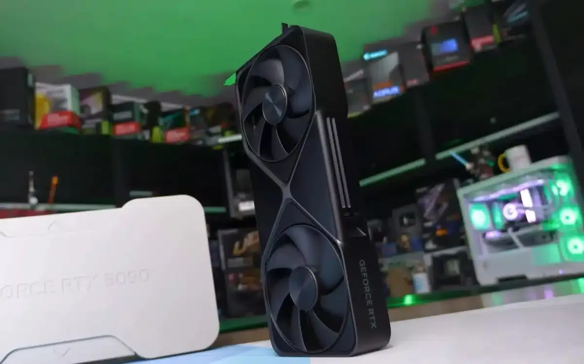 RTX 5090 Gaming 6K Và Vấn Đề Nhiệt Độ, Độ Ồn