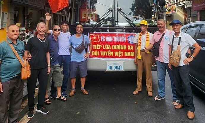 Cổ động viên Việt ‘kéo quân’ sang Thái Lan: làn sóng du lịch thể thao mới