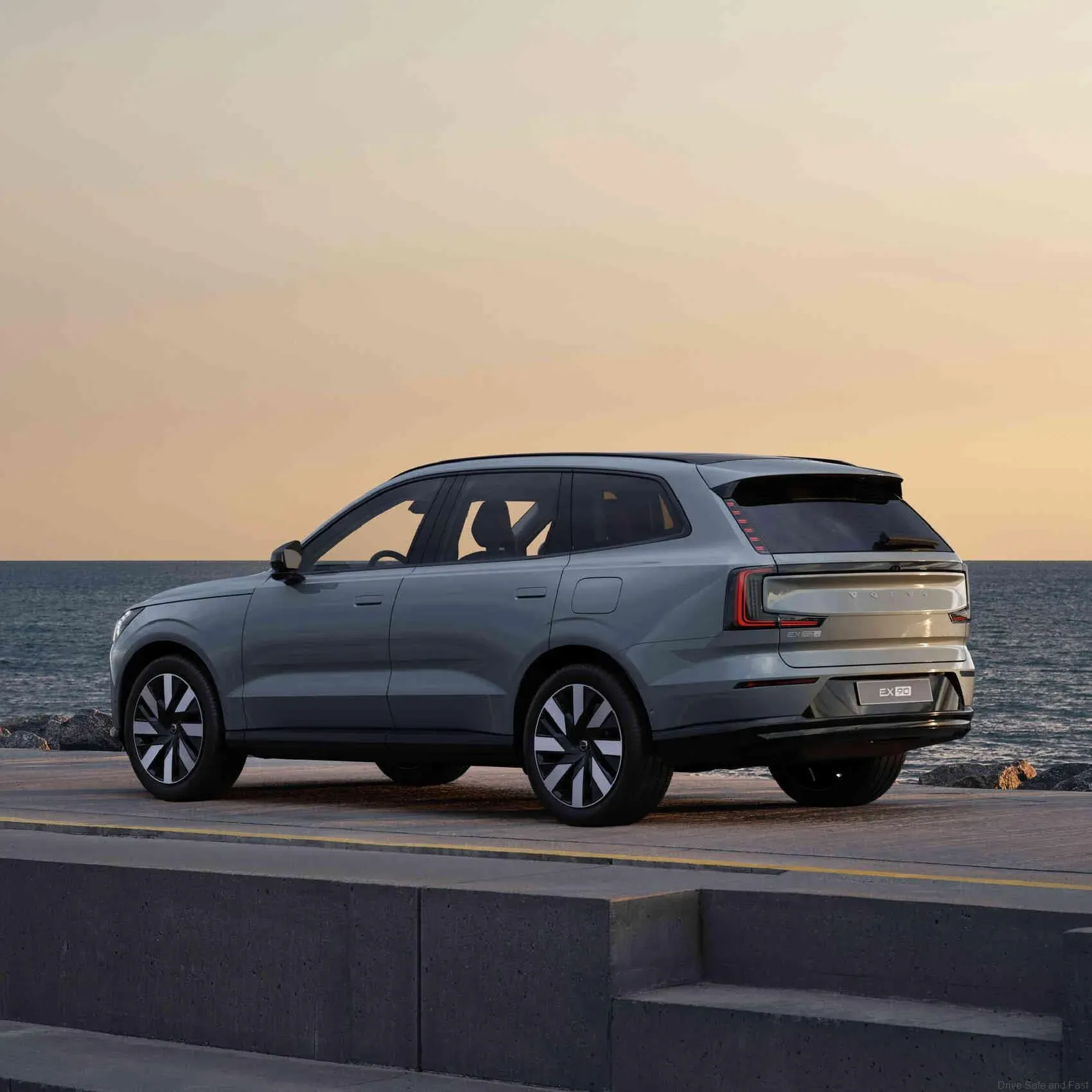 Volvo EX90 2026: 800V, 680 hp dan Revolusi SUV Elektrik 7-Tempat