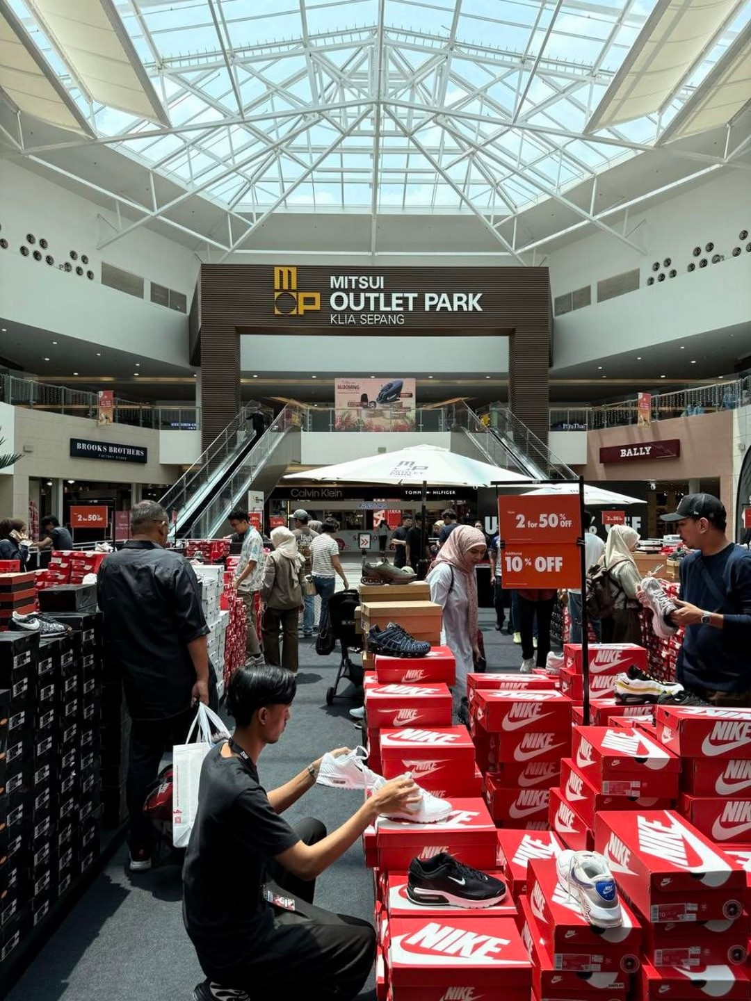 Blitz Ogos: Jualan Kasut Diskaun Nike, ERKE dan XES