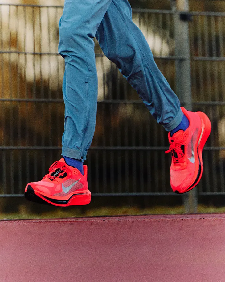 Nike Pegasus Plus 2: Air Zoom Melengkung Untuk Larian Harian Pantas