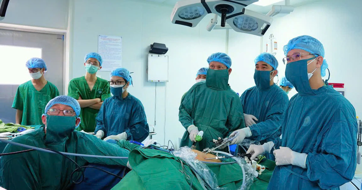 Phẫu thuật kết hợp cắt tử cung và trực tràng: Bước tiến trong điều trị ung thư phức tạp