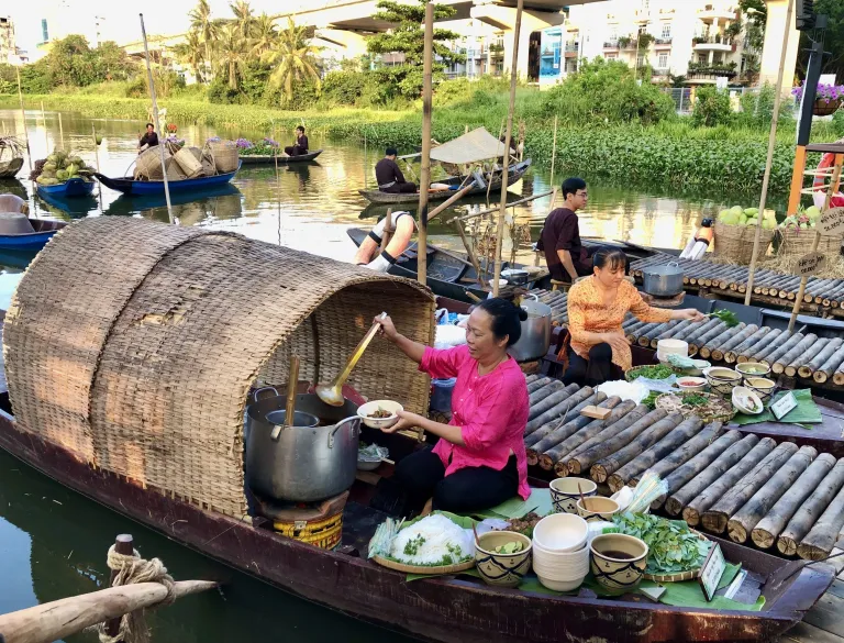 Ẩm thực Việt Nam: từ bản sắc địa phương đến chiến lược du lịch toàn cầu