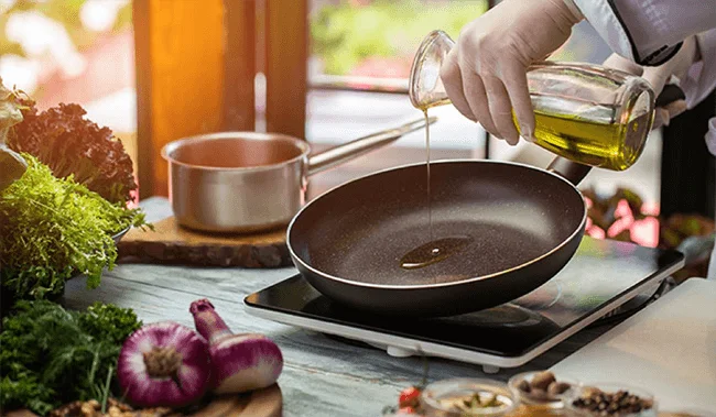 Dầu ăn hỏng không chỉ vì mùi: 5 thói quen bảo quản sai lầm bạn cần bỏ ngay