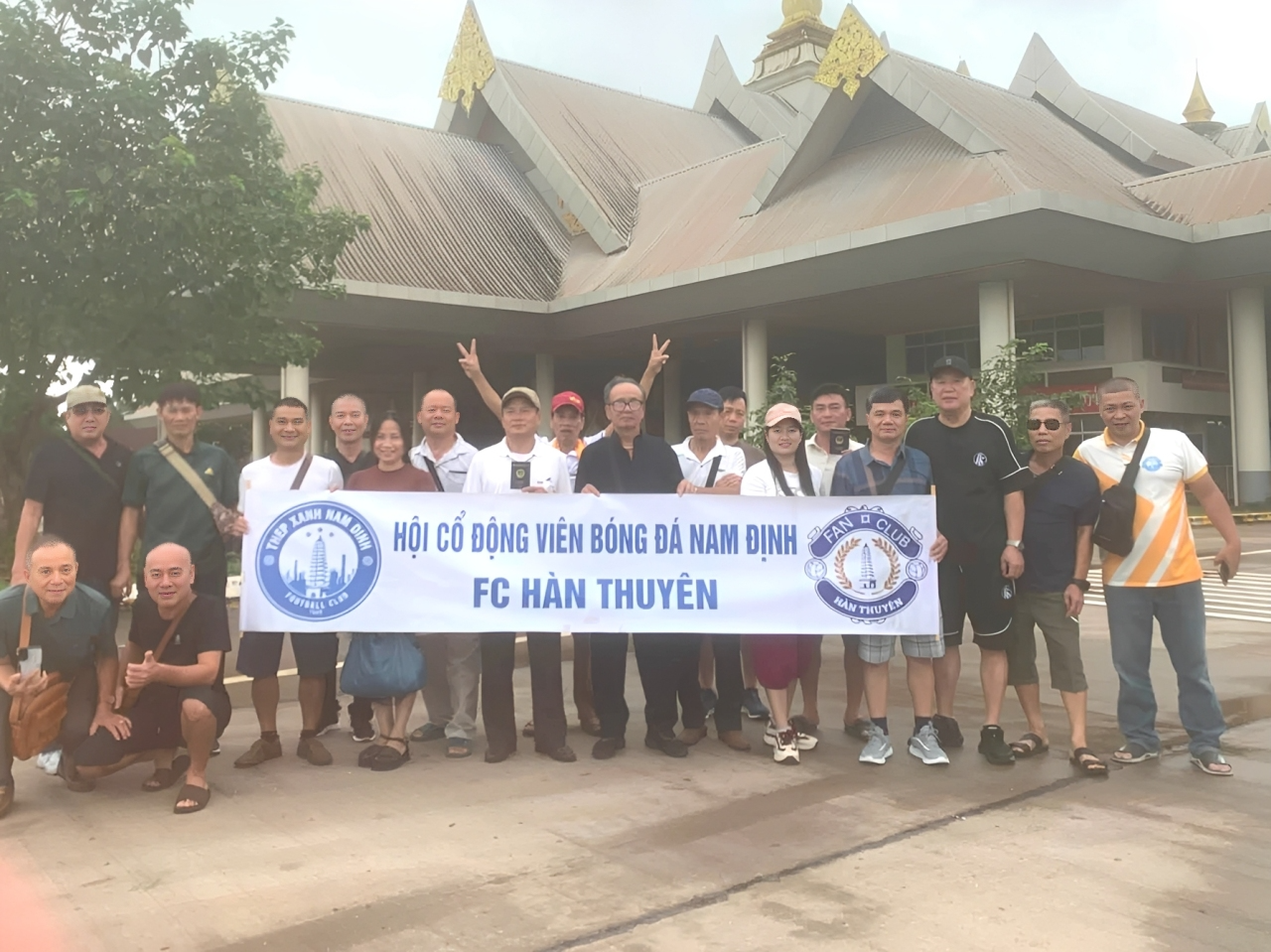 Cổ động viên Việt ‘kéo quân’ sang Thái Lan: làn sóng du lịch thể thao mới