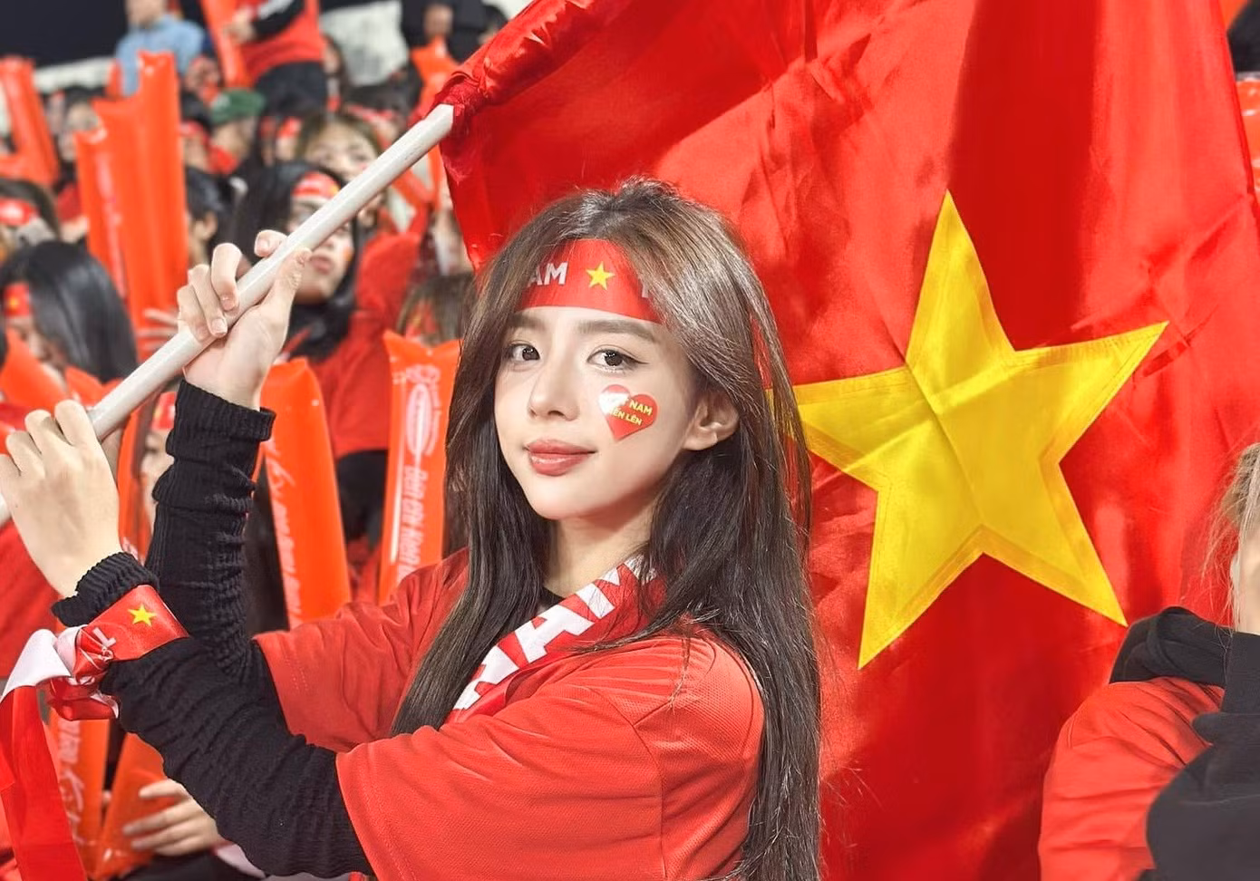 Cổ động viên Việt Nam kéo quân sang Thái xem chung kết ASEAN Cup