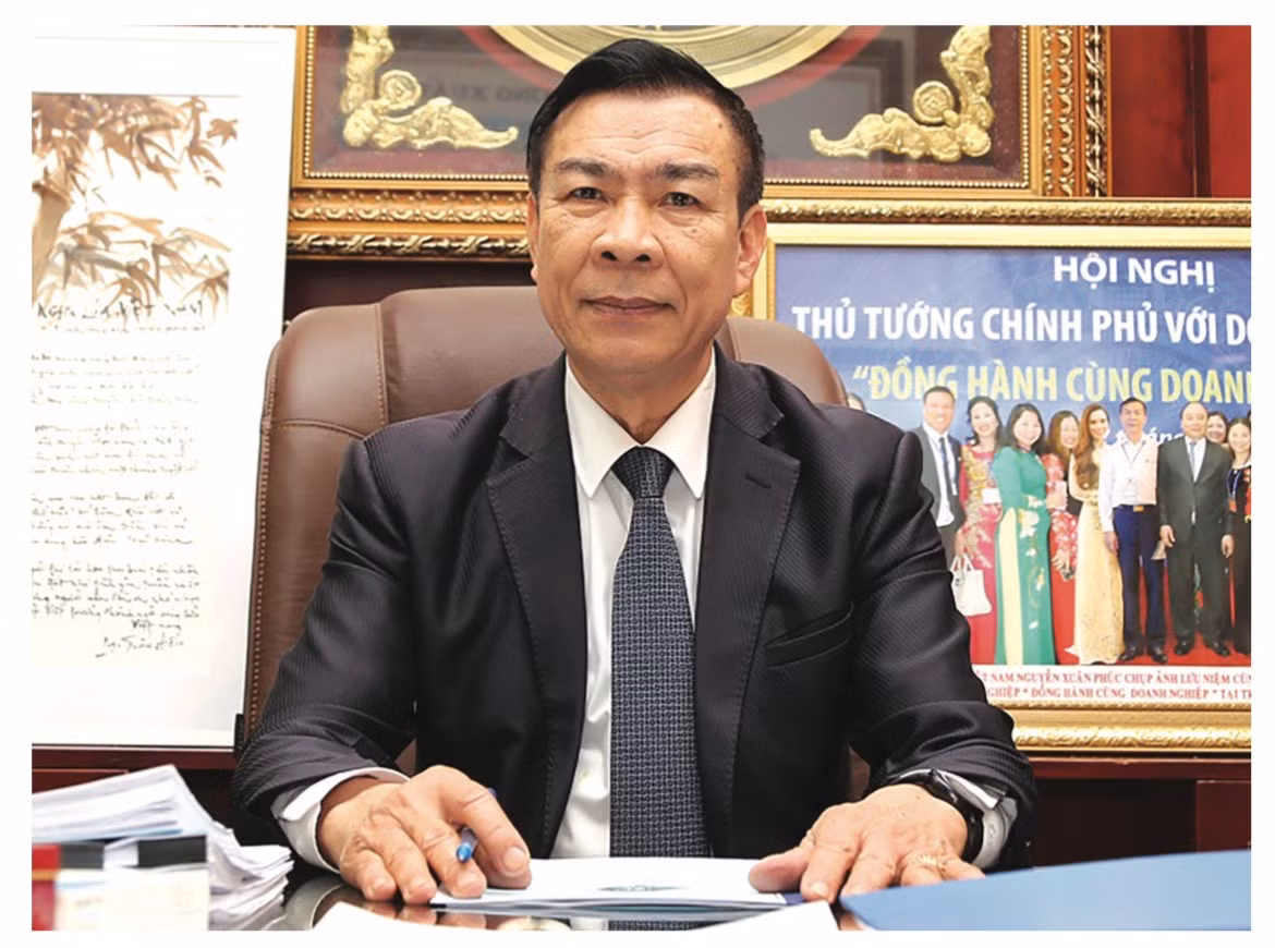 Nghệ nhân Nguyễn Quang Mâu: từ lò gạch quê đến sân khấu gốm Việt Nam thế giới