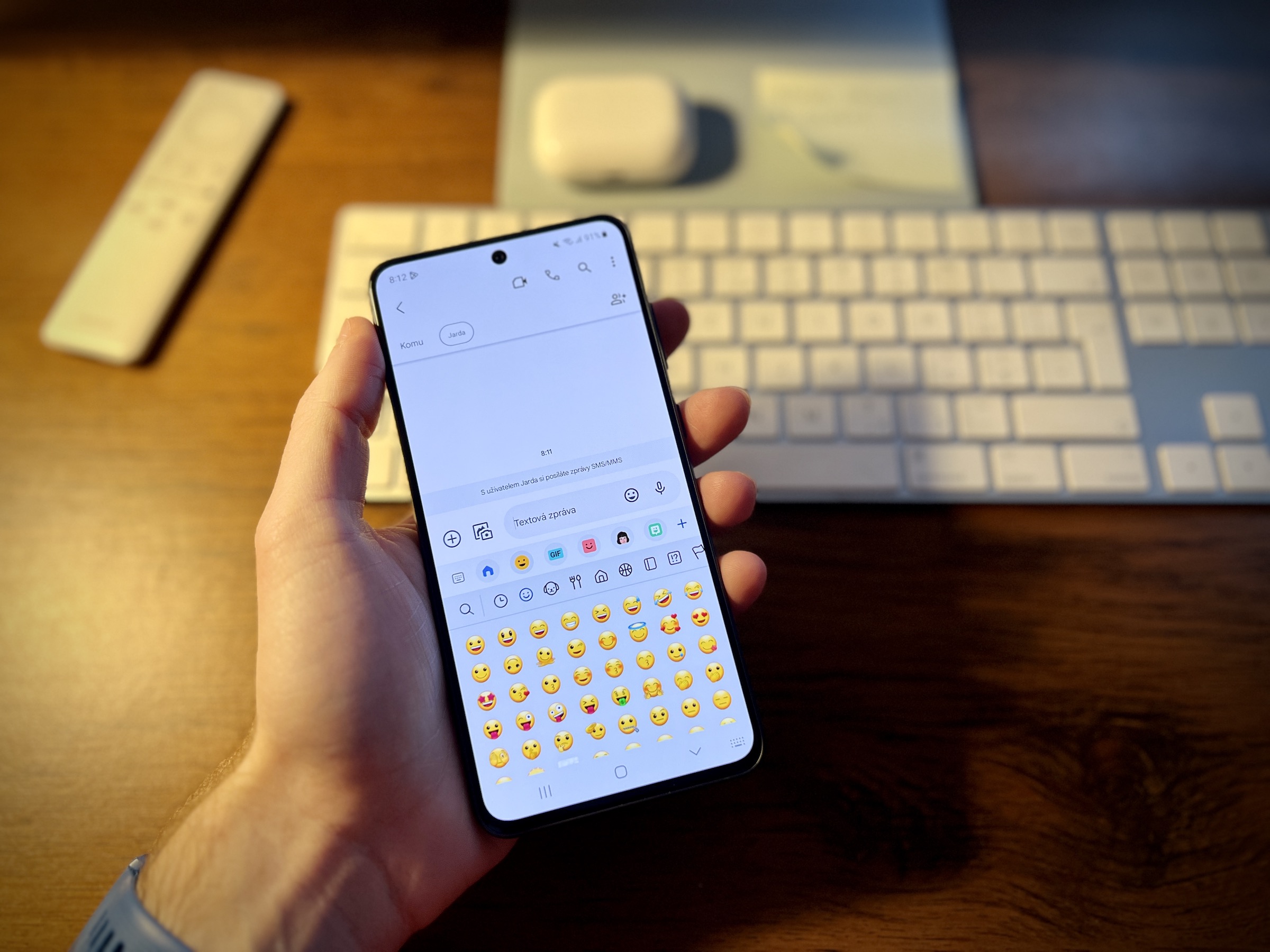Cara Guna Gelangsar Saiz Emoji Gboard Supaya Tak Perlu Mengecilkan Mata