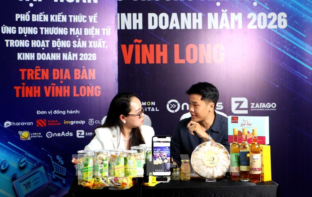 Làng gốm truyền thống bước vào kỷ nguyên số