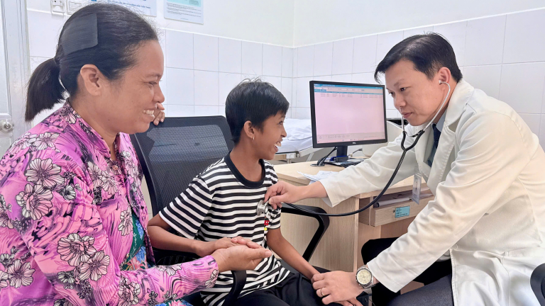 Khám sàng lọc tim bẩm sinh miễn phí: cơ hội sống cho trẻ yếu thế