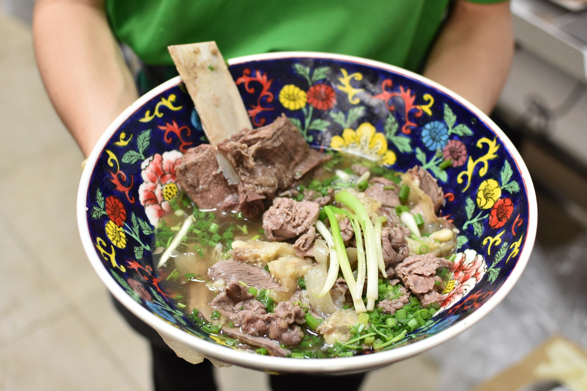 Những quán phở vị lạ miệng ở Hai Bà Trưng và hành trình giữ chuẩn nước dùng Hà Nội