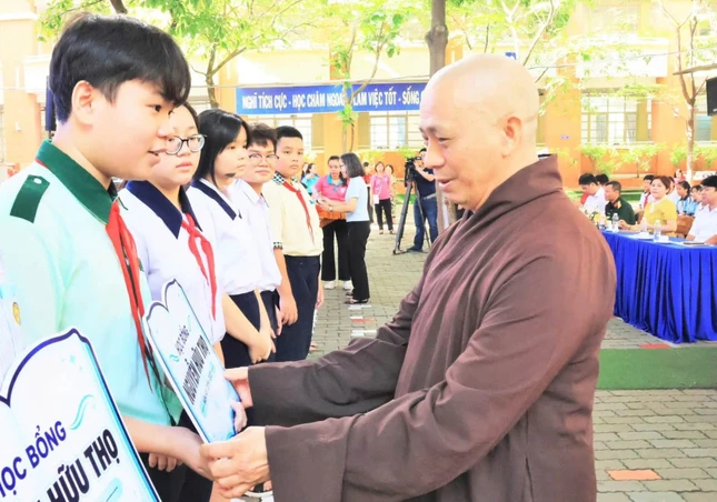 Học bổng cho học sinh khó khăn: Cơ hội từ cộng đồng địa phương