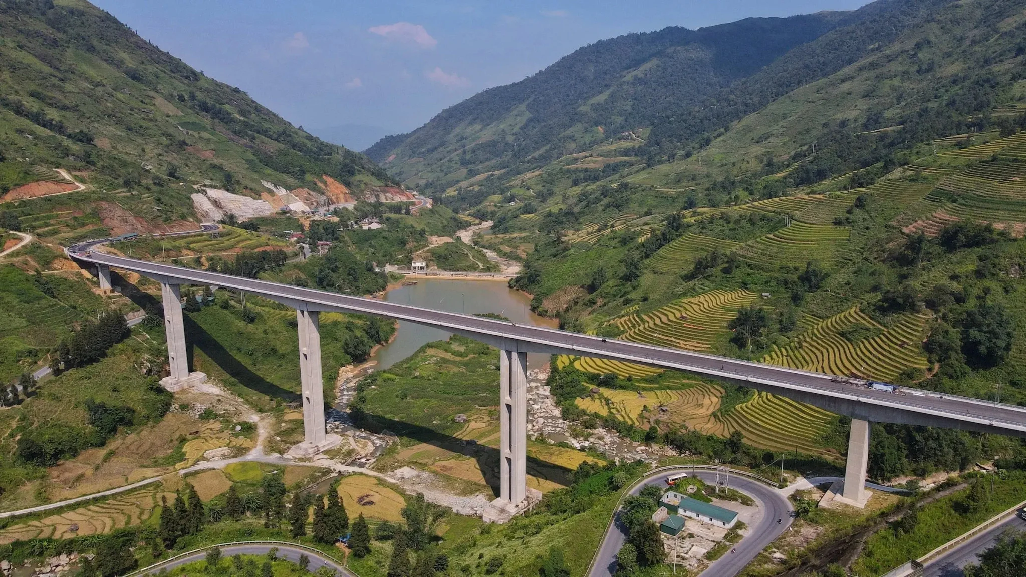 Cầu cạn cao nhất Việt Nam ở Sa Pa: cú hích kết nối Tây Bắc