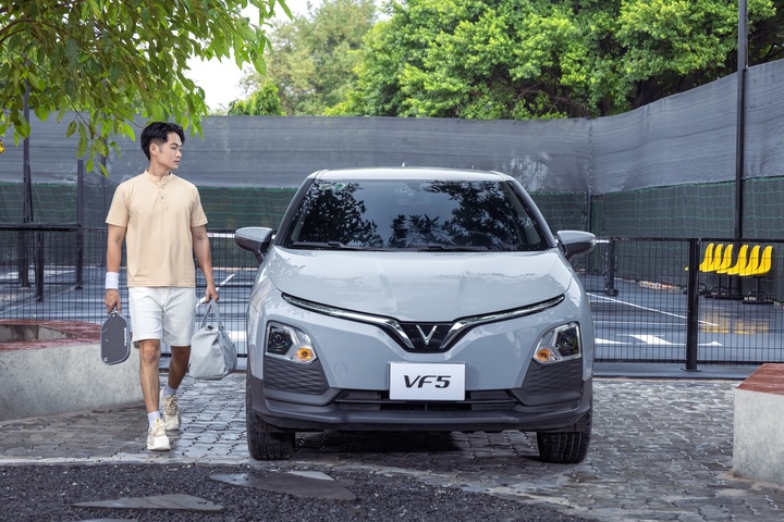 Chi phí bảo dưỡng xe điện VinFast rẻ hơn xe xăng bao nhiêu?