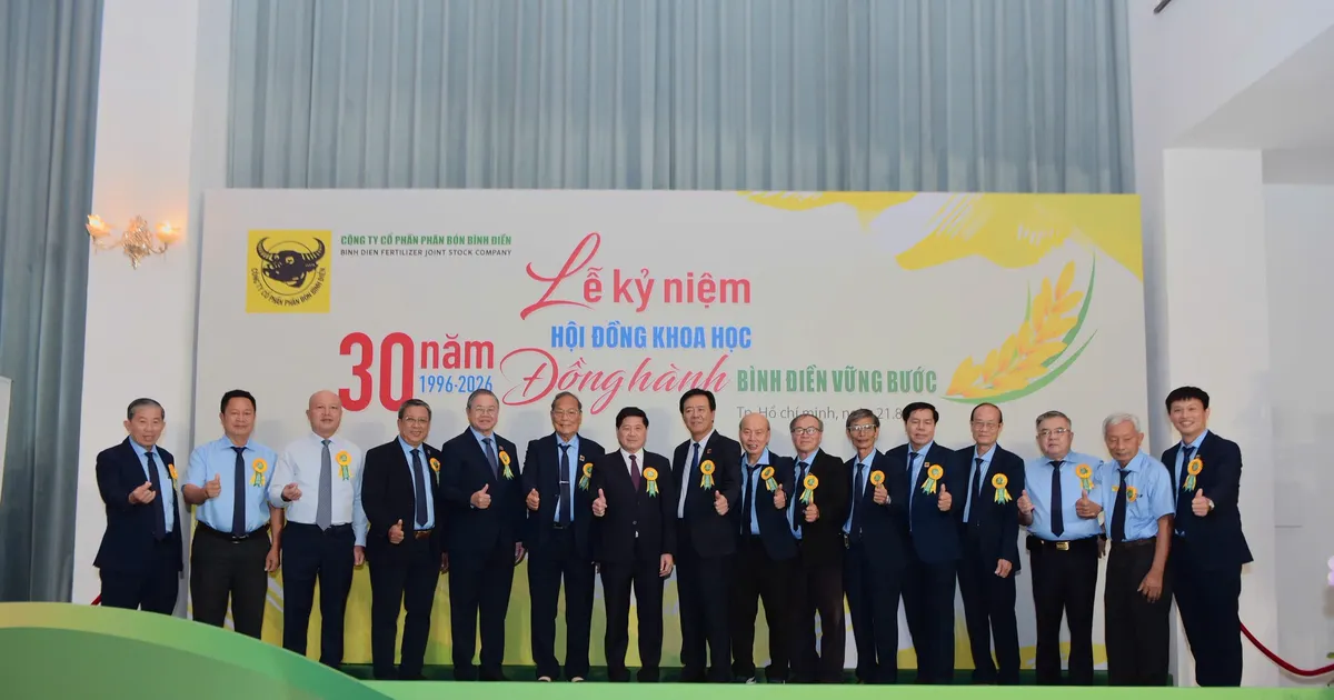 30 năm đưa khoa học từ phòng nghiên cứu ra đồng ruộng