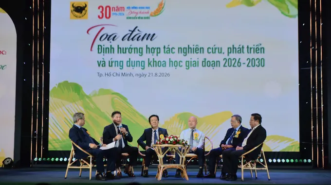 30 năm đưa khoa học từ phòng nghiên cứu ra đồng ruộng