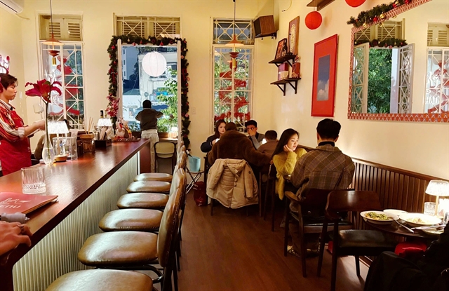 Quán ăn ngõ nhỏ Hà Nội: nơi F&B sống khỏe khi phố lớn lao đao