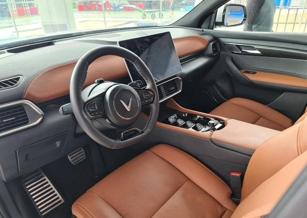VinFast VF 8: Lựa chọn SUV điện thông minh hơn Mercedes-Benz GLC 300 cho gia đình Việt