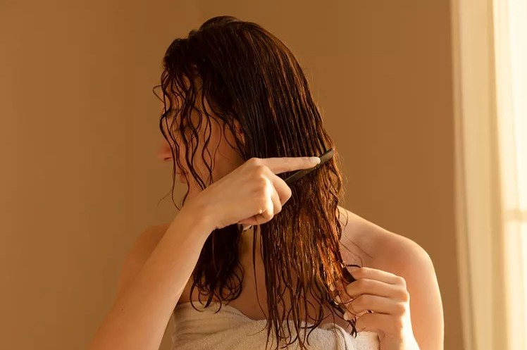 Panduan Lengkap Air-Dry Rambut Keriting Tanpa Frizz