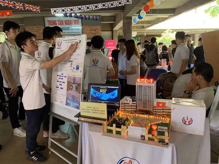 Học sinh dùng AI làm dự án nghiên cứu có thể bị cấm thi 2 năm