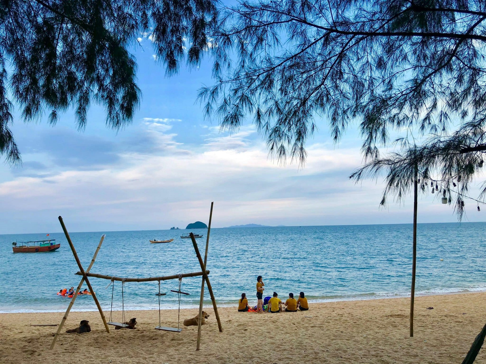 Những điểm đến miền Bắc đáng ghé dịp tháng 9: Hái lê, săn mây và khám phá đảo hoang sơ