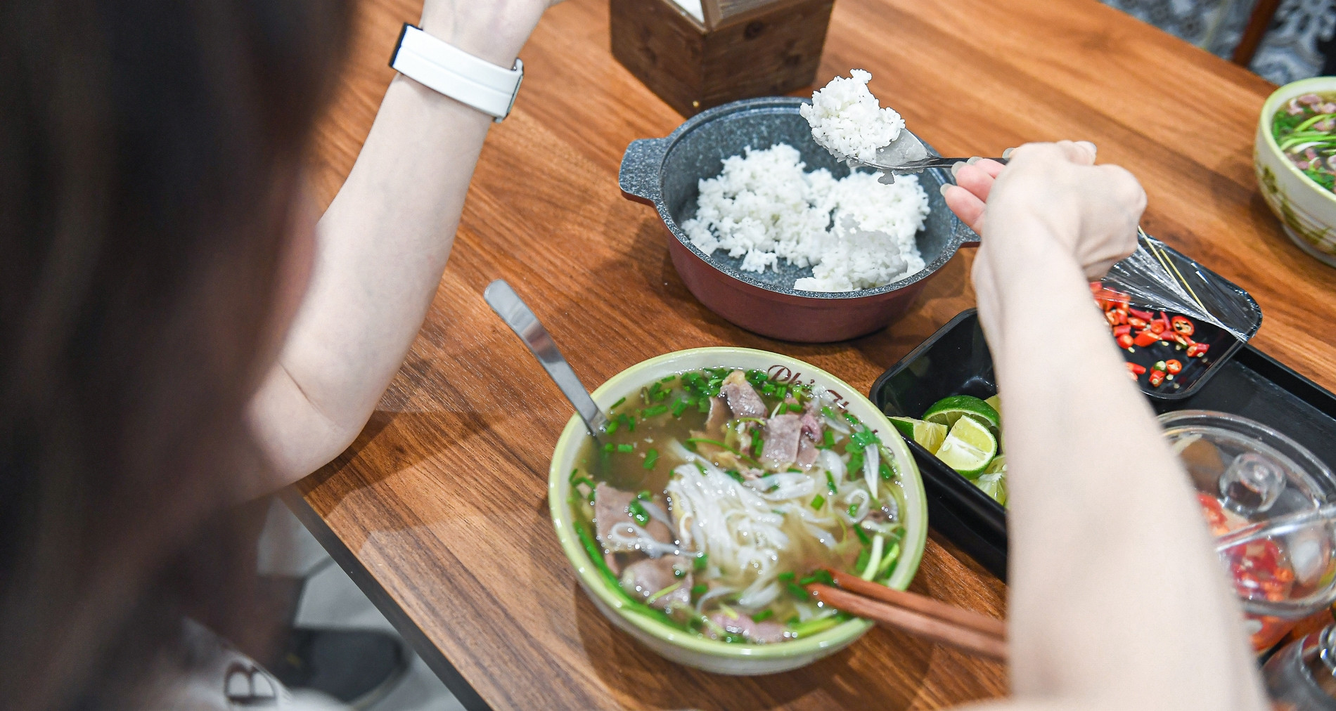 Những quán phở vị lạ miệng ở Hai Bà Trưng và hành trình giữ chuẩn nước dùng Hà Nội