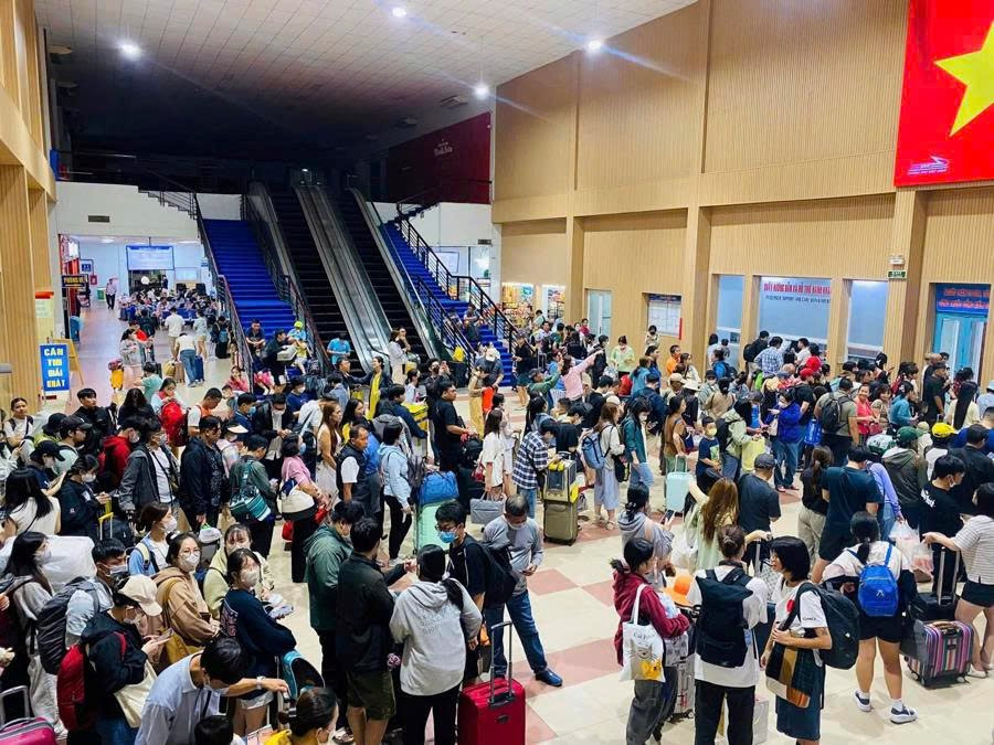 Xe buýt, metro, tàu hỏa dịp 2/9: lựa chọn khôn ngoan cho ví tiền mỏng